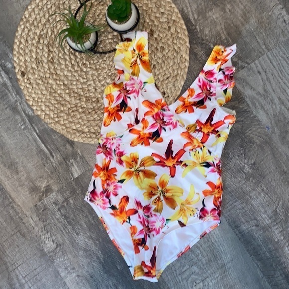 Cupshe Other - Cupshe Hawaiian print ruffle one piece girls swim suit size 10